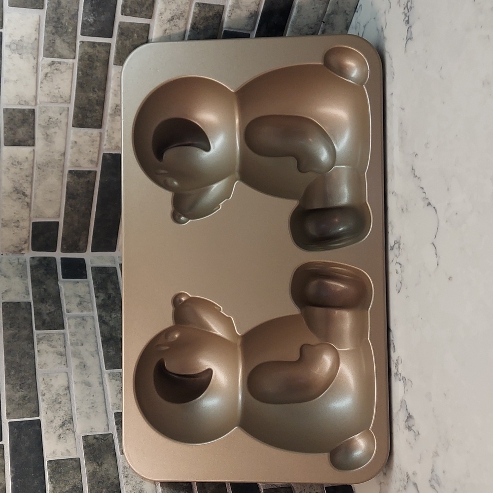 Nordic Ware build a bear baking pan mold